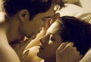 PHOTO-Twilight-4-premiere-image-de-Bella-et-Edward-nus-reactualisee_image_article_paysage_new